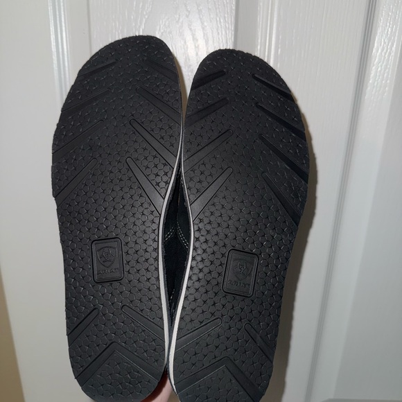 Ariat Black and silver cheetah sparkle cruiser - Picture 2 of 2